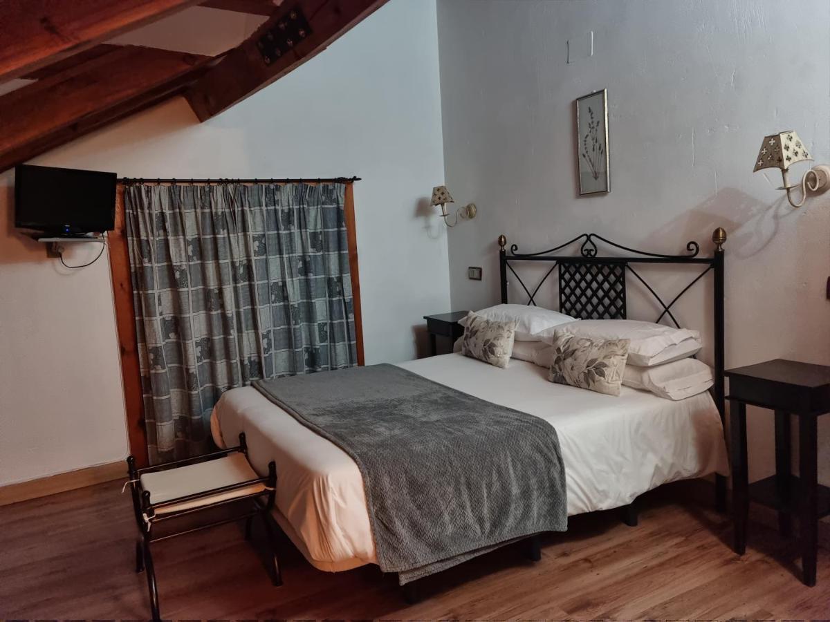Puerta Al Duraton Bed & Breakfast Sebulcor Exterior photo